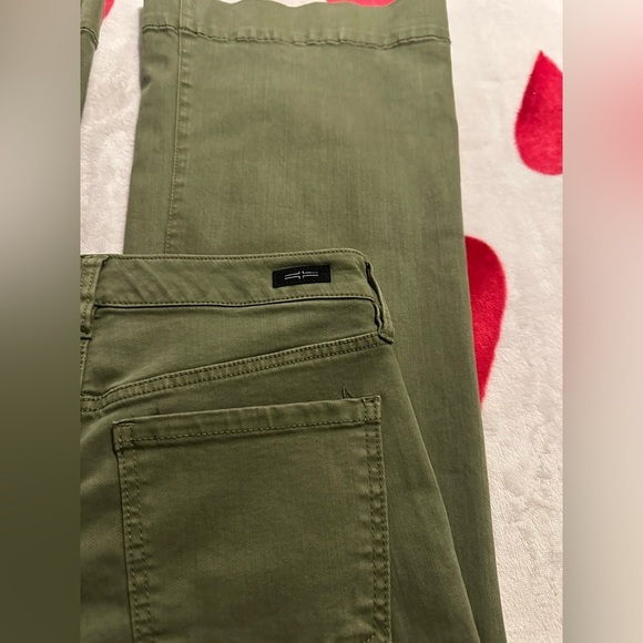 NEW Liverpool Los Angeles
Hannah Mid Rise Flare Leg Jeans in Spanish Olive - Picture 15 of 16